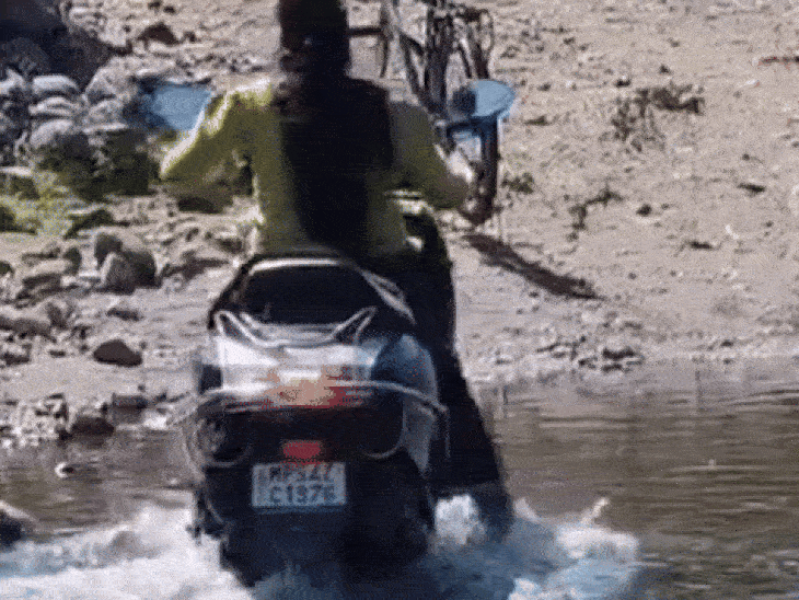 उमरिया का सुंदर दादर-कल्दा पुल: 3 साल में एक पिलर:सेतु निगम ठेका निरस्त करेगा, ग्रामीण हो रहे परेशान