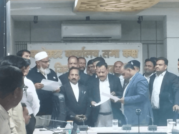 शिवपुरी में अधिवक्ता की हत्या का राजगढ़ में विरोध:एक करोड़ मुआवजा, सरकारी नौकरी और प्रोटेक्शन एक्ट लागू करने की मांग