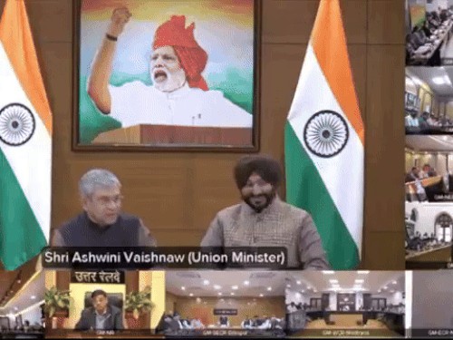 केंद्रीय मंत्री बिट्‌टू ने विरोधियों पर साधा निशाना:बोले-पंजाब के लिए रेलवे बजट में 5673 करोड़ रुपए, 30 स्टेशनों की बदलेगी तस्वीर