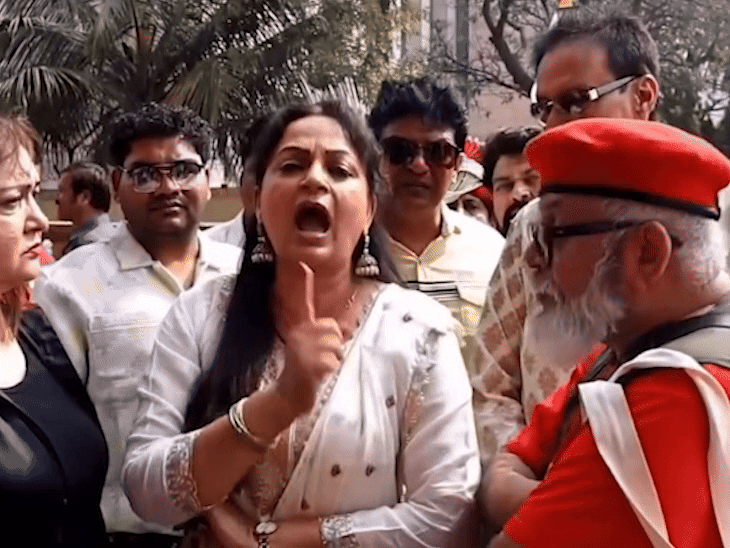 उपासना सिंह का सीनियर एक्टर से जमकर हुआ झगड़ा:एक्ट्रेस बोलीं- साथी कलाकार को पीटा, बदतमीजी की; इवेंट में हुई छीना-झपटी, वीडियो वायरल