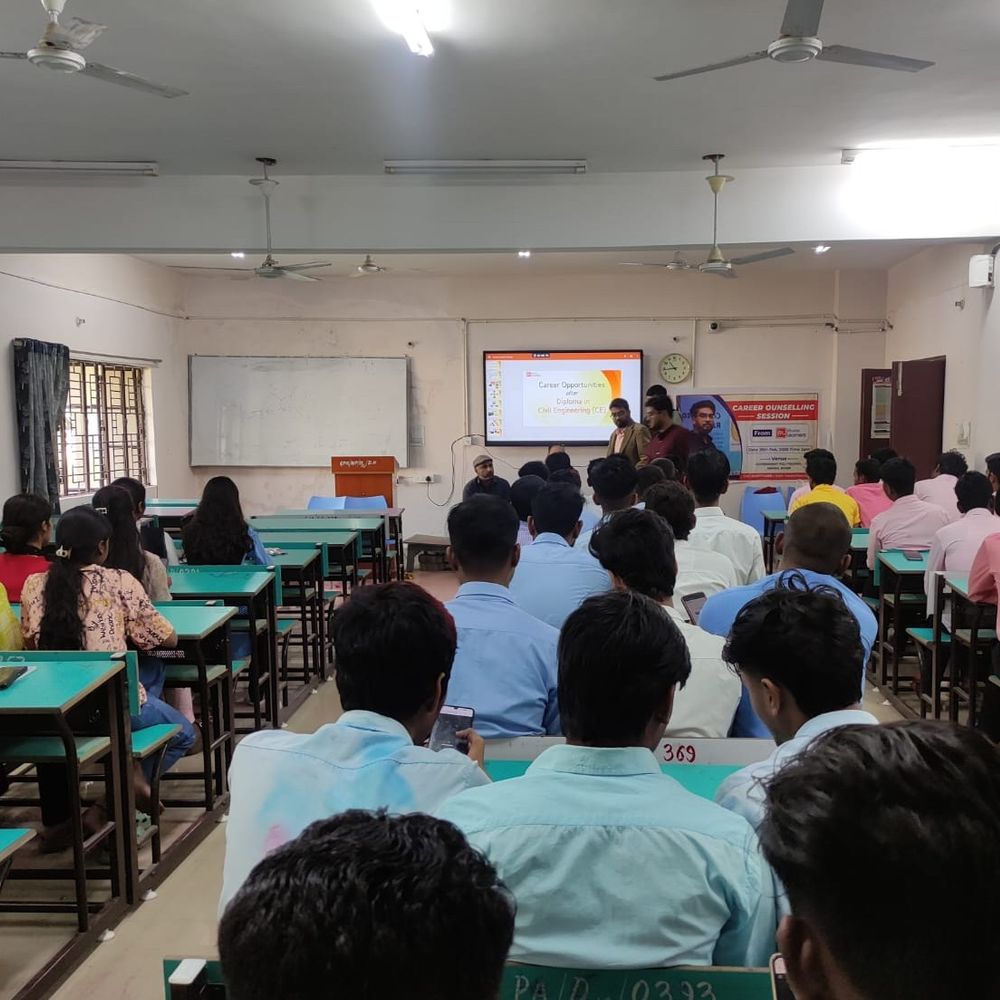 राजकीय पॉलिटेक्निक कॉलेज अररिया में करियर काउंसलिंग सेशन:छात्रों को फ्यूचर बिल्डिंग और स्किल डेवलपमेंट पर मिला गाइडेंस