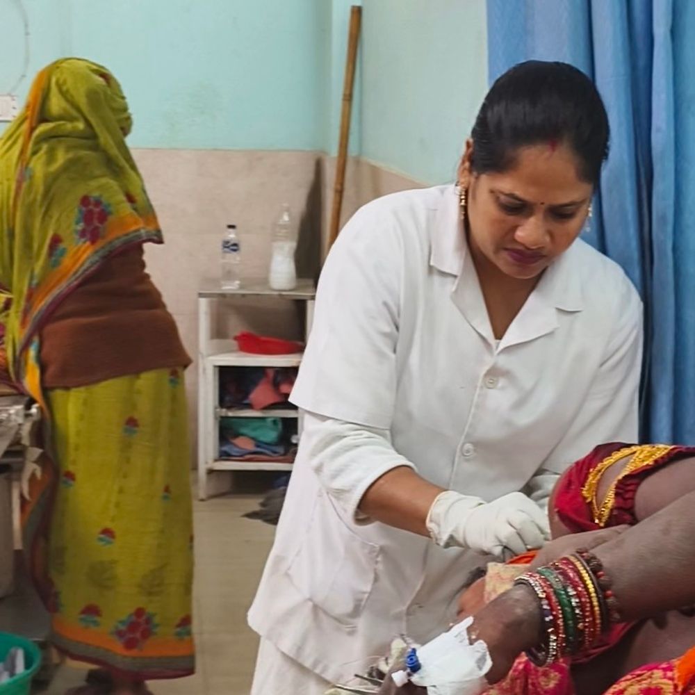 त्रिवेणीगंज में जमीन विवाद में 5 लोग घायल:कहासुनी के बाद मारपीट और चाकूबाजी की घटना, सदर अस्पताल रेफर