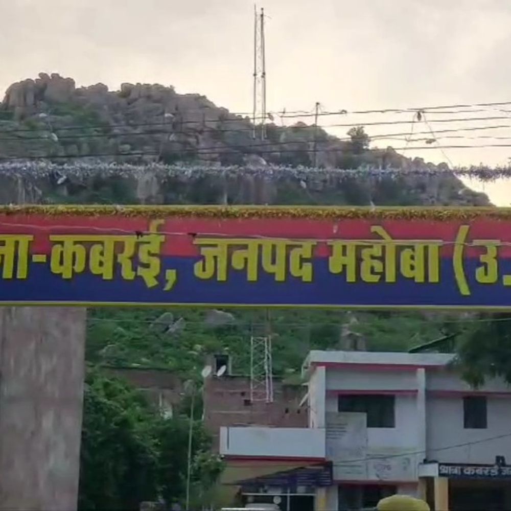 महोबा में खेत विवाद को लेकर परिवार पर हमला:कबरई थाने में शिकायत के बाद भी कार्रवाई नहीं, तीन आरोपियों के खिलाफ SC/ST एक्ट में FIR