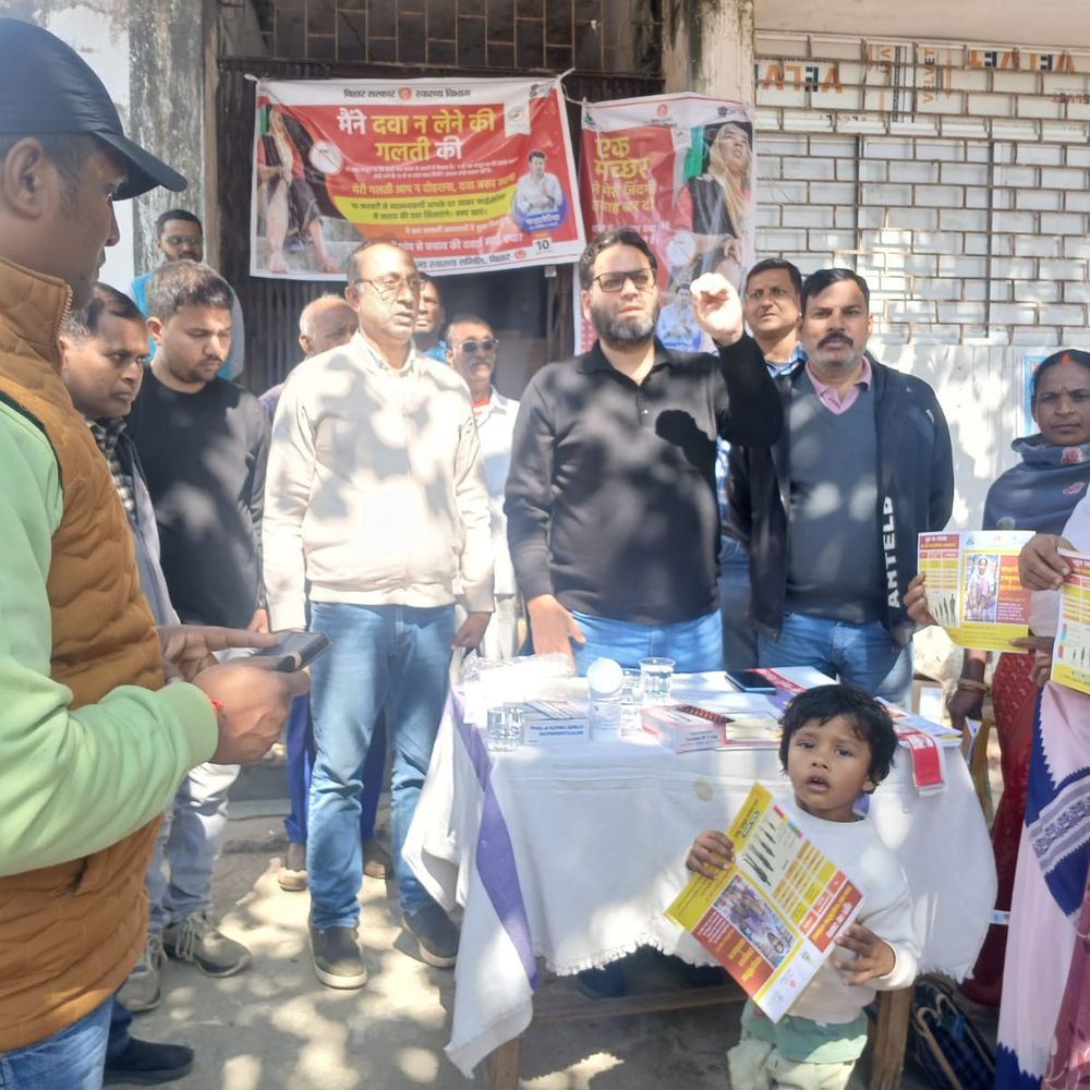 कोंच में फाइलेरिया उन्मूलन अभियान शुरू:प्रभारी चिकित्सा पदाधिकारी ने दवा खाकर आरंभ किया