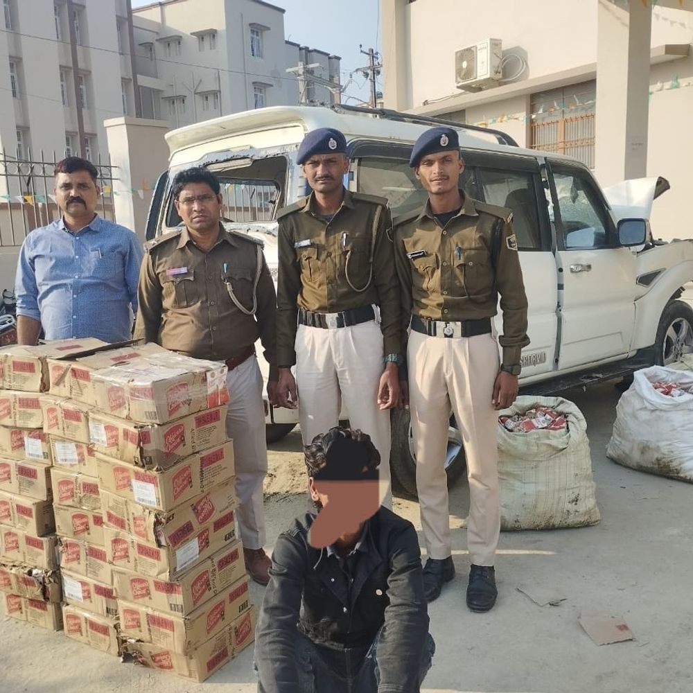 स्कॉर्पियो ने ट्रक में मारी टक्कर, 70 पेटी शराब बरामद:चालक घायल, उत्पाद विभाग ने आरोपी को किया अरेस्ट