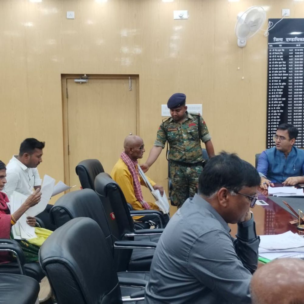 ‘सेवा-संवाद-समाधान’ में सुनी गईं शिकायतें:मधुबनी में ‘सबका सम्मान-जीवन आसान’ कार्यक्रम के तहत अधिकारियों ने दिए निर्देश