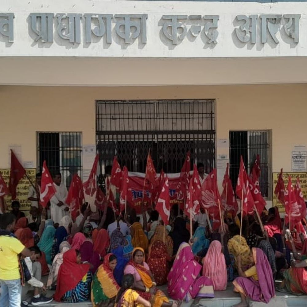 सरकार किसान-मजदूर, छात्र और महिलाओं के खिलाफ-फातमी:जनसमस्याओं को लेकर सीपीआई कार्यकर्ताओं ने ब्लॉक कार्यालय घेरा