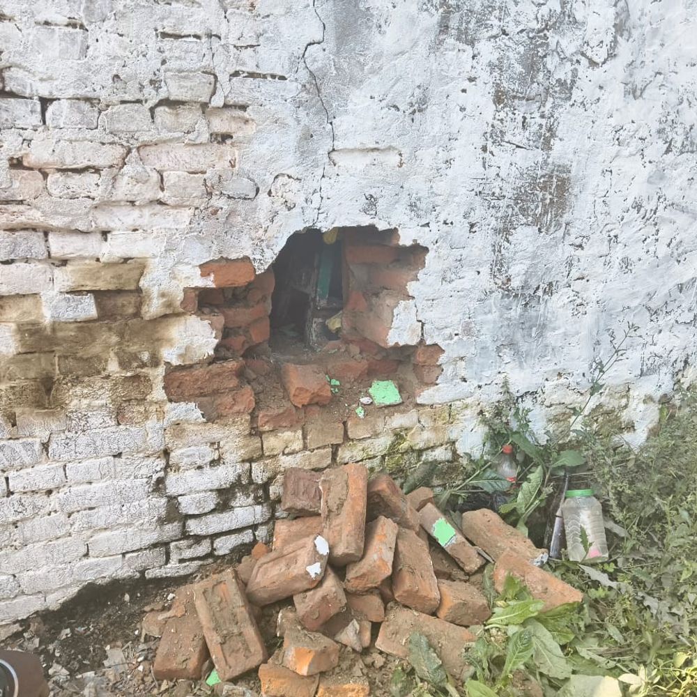 पंडौल में ज्वेलरी शॉप में चोरी:सोना-चांदी व नकदी ले गए चोर, दीवर तोड़कर दुकान में घुसे; पीड़ित ने थाने में की शिकायत