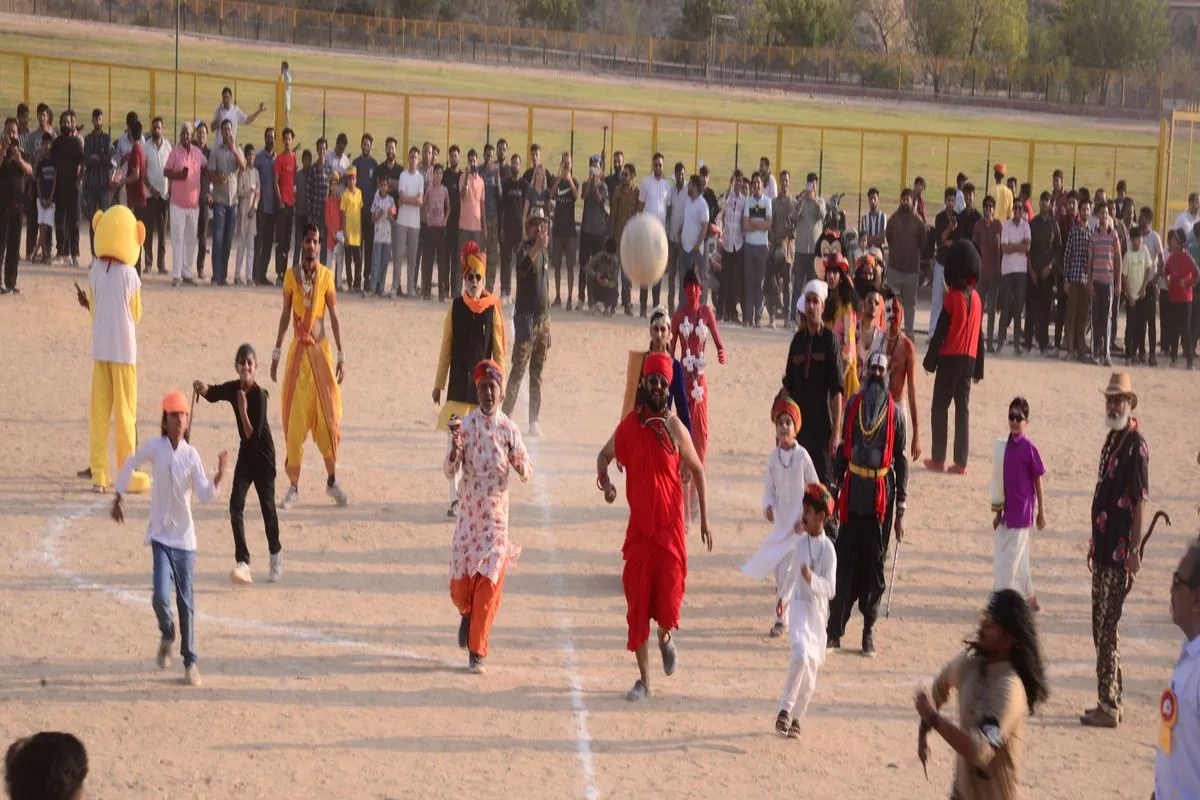 बीकानेर में हुआ गजब का फुटबॉल मैच, महिलाओं से हारे देवता, भूत, नेता और संत…लोगों ने लिए मजे