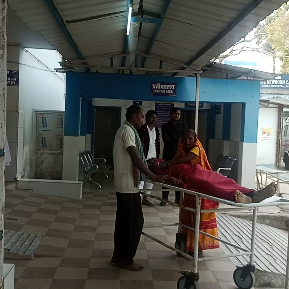 जमुई में करंट लगने से किसान की मौत:पटवन के दौरान जर्जर तार की चपेट में आया, अस्पताल ले जाते वक्त तोड़ा दम