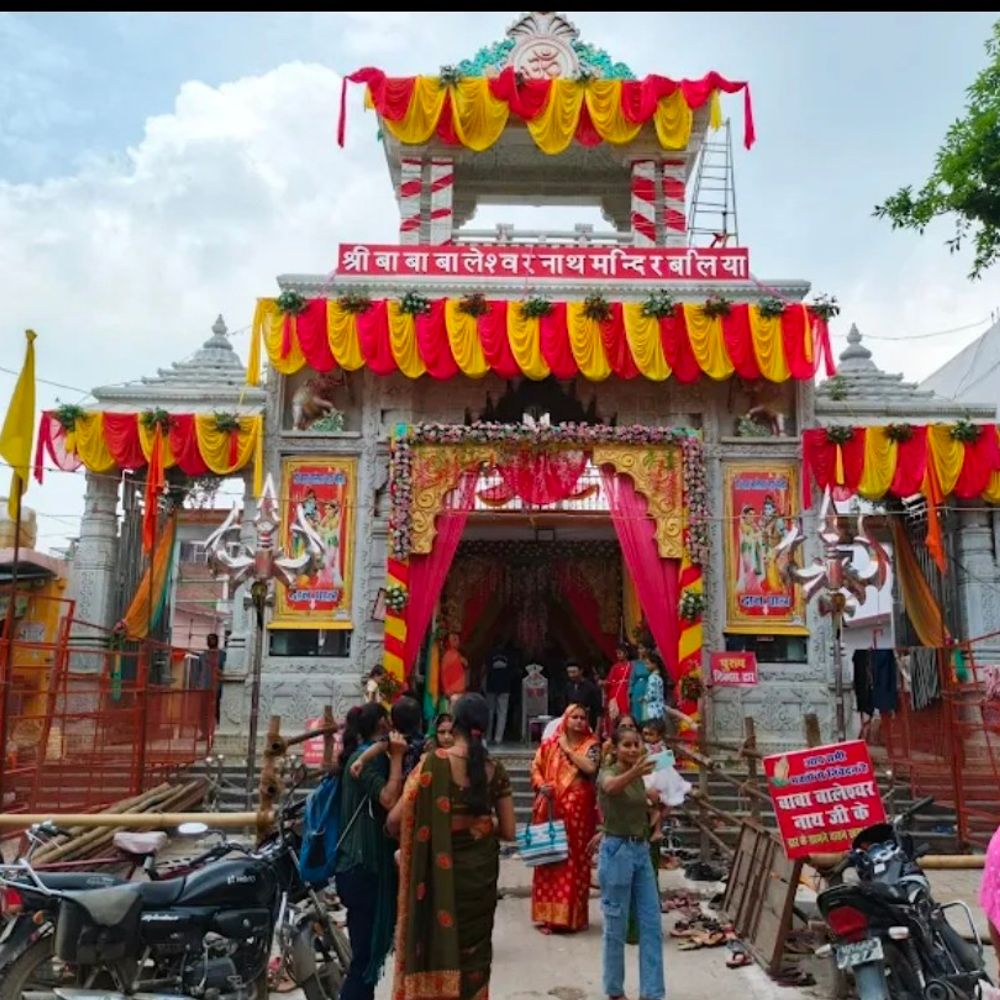 बलिया में महाशिवरात्रि की तैयारी पूरी:बाबा बालेश्वर नाथ मंदिर के कपाट रात 1 बजे खुलेंगे, निकलेगी बारात