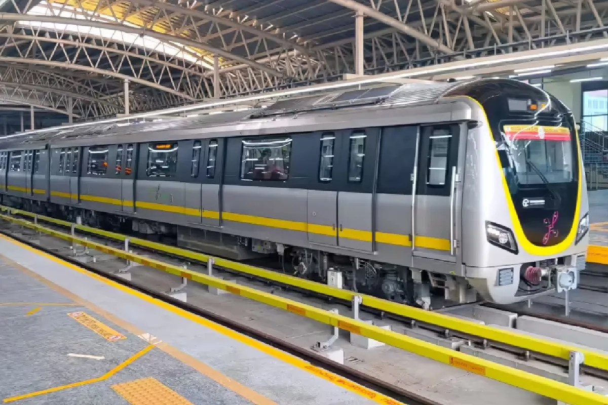 Indore Metro: नई मशीन देखने सिंगापुर-बैंकॉक जाएंगे अफसर, इधर ट्रैफिक से जनता बेहाल