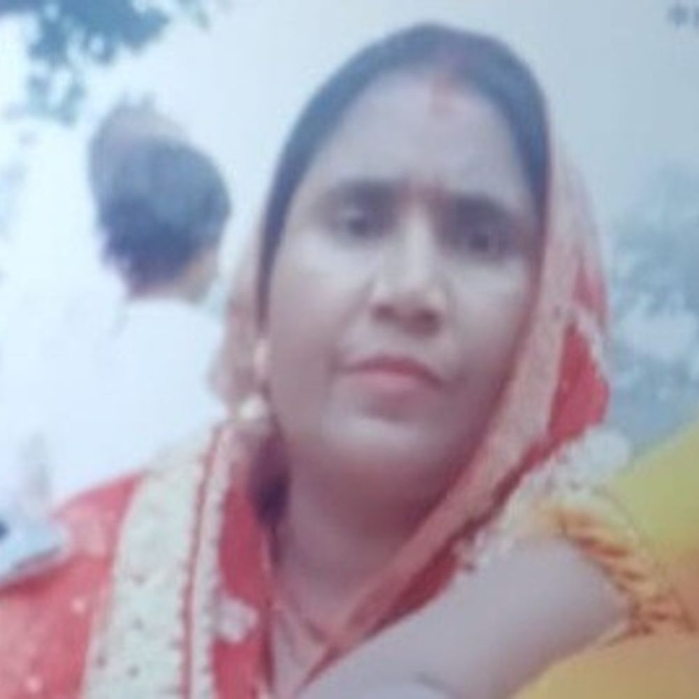 बोलेरो-ट्रक टक्कर में महिला की मौत, कई घायल:गोपालगंज में अनियंत्रित बोलेरो ने ट्रक को मारी टक्कर, एक गंभीर गोरखपुर रेफर