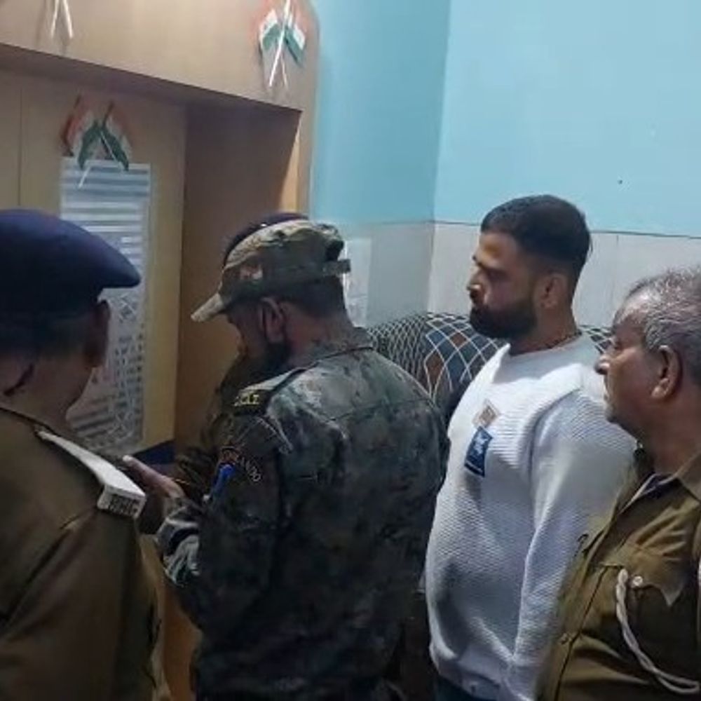 अररिया के फारबिसगंज में जांच टीम पर हमला:निजी अस्पताल में मारपीट का आरोप,आधे घंटे बनाए रखा बंधक