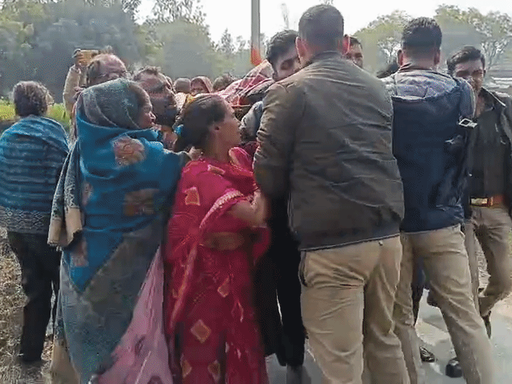 प्रतापगढ़ में युवक की मौत पर हंगामा, पुलिस से धक्का-मुक्की:शव रखकर जाम लगाने की कोशिश, जहर देकर हत्या का आरोप