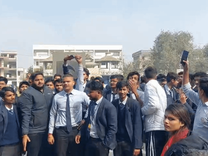 महाराणा प्रताप इंजीनियरिंग कॉलेज में बवाल, 10 तस्वीरों में देखिए:टीचरों ने दौड़ाकर स्टूडेंट्स को डंडे-बेल्टों से पीटा, 3 शिक्षकों पर केस