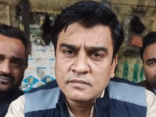 SIR फार्म री-चेकिंग के नाम पर घर-घर पहुंचे फर्जी लोग:कानपुर में पूर्व विधायक इरफान सोलंकी और MLA नसीम ने सोशल मीडिया पर अपील का वीडियो जारी किया