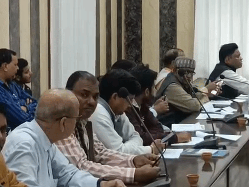 निर्माण कार्यों से आवागमन में हो रही समस्या:व्यापारियों ने उठाई समस्या; ADM ने दिया समाधान का भरोसा