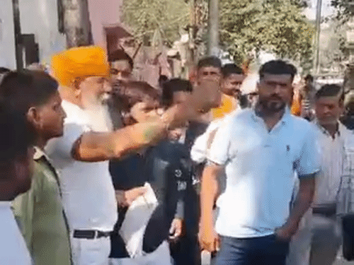 UGC के खिलाफ क्षत्रिय करणी सेना का प्रदर्शन:अलीगढ़ में राष्ट्रीय अध्यक्ष बोले– दिल्ली में 8 मार्च को होगा आंदोलन