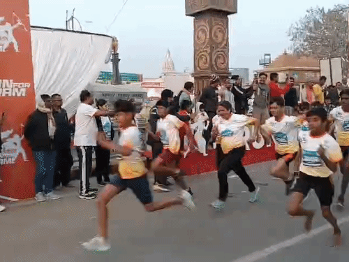 ‘रन फॉर राम’ में उमड़ा जनसैलाब:14 कोसी परिक्रमा पथ पर आस्था और फिटनेस का संगम