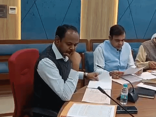 अप्रैल में अभियान चलाकर चेक की जाएंगी स्कूली बसें:मंडलीय सड़क सुरक्षा समिति की बैठक में लिय निर्णय