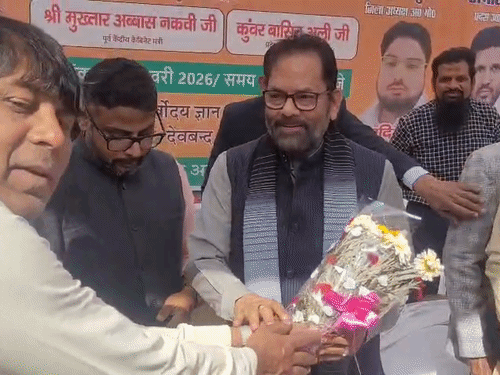 भारत में न कोई ‘मियां खतरे में…और न कोई ‘बीबी’:सहारनपुर में नकवी बोले-दारुल उलूम में दहशतगर्दी की नहीं देशभक्ति और इंसानियत की शिक्षा दी जानी चाहिए