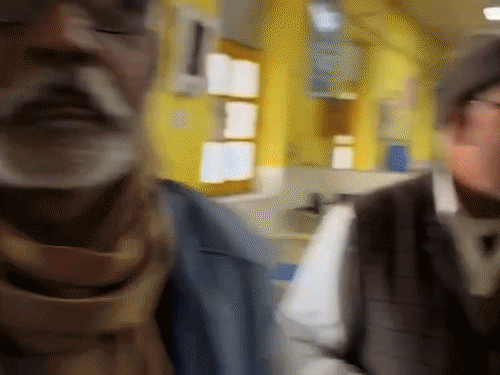 महिला की मौत के बाद अयोध्या जिला अस्पताल में हंगामा:अयोध्या ऑक्सीजन न होने का हवाला देते हुए अभद्रता करने का आरोप