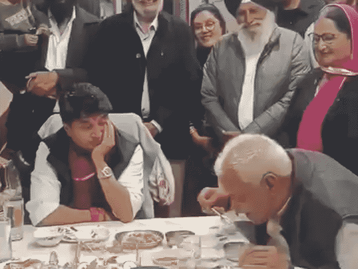 सिंधिया ने विधायक को मीठा खाने से रोका:अशोकनगर में भोजन के दौरान शुगर पर दी सलाह