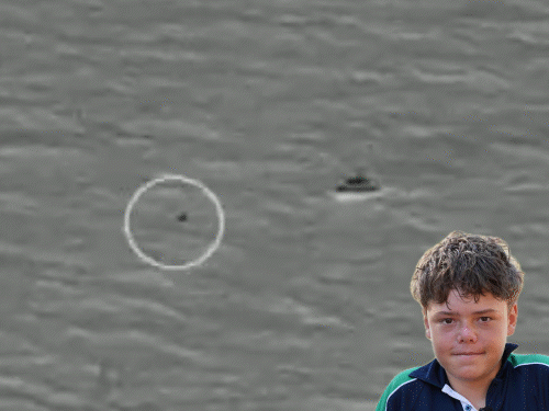 समंदर में 4 घंटे तैरता रहा 13 साल का बच्चा:मां और भाई-बहन की जान बचाई, तूफान में बोट पलटने से 14km दूर बहा परिवार