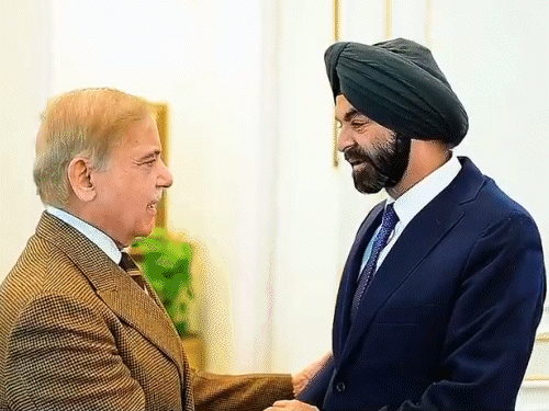 ‘आधार-डिजिटल पेमेंट से करप्शन रुका, पाकिस्तान भी सीखे’:वर्ल्ड बैंक चेयरमैन अजय बंगा पाकिस्तान पीएम से बोले- कर्ज मुफ्त में नहीं मिलता