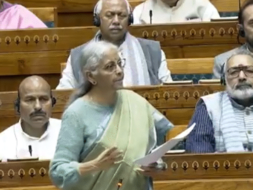 बंगाल में दिल्ली से ₹10 महंगा पेट्रोल क्यों:वित्त मंत्री बोलीं- दूध, पढ़ाई और इलाज पर 0% GST; अंतिम संस्कार पर टैक्स की बात झूठ