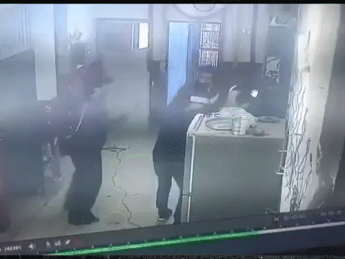 जम्मू के जुवेनाइल ऑब्जर्वेशन सेंटर से 3 कैदी फरार:इनमें दो पाकिस्तानी नागरिक; पुलिसकर्मियों पर हमला किया, दो जवान घायल