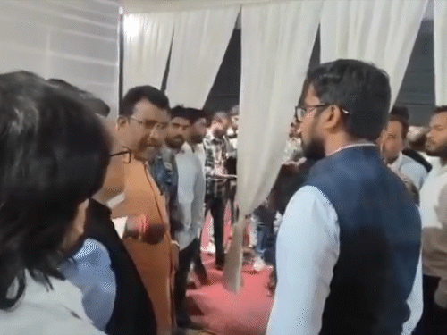 भाजपा विधायक बोले- सरकार की धनिया बो रहे अफसर VIDEO:राजिम कुंभ में बदइंतजामी पर भड़के,कहा- कलाकारों को खाना-पानी नहीं मिला, इमेज खराब कर रहे