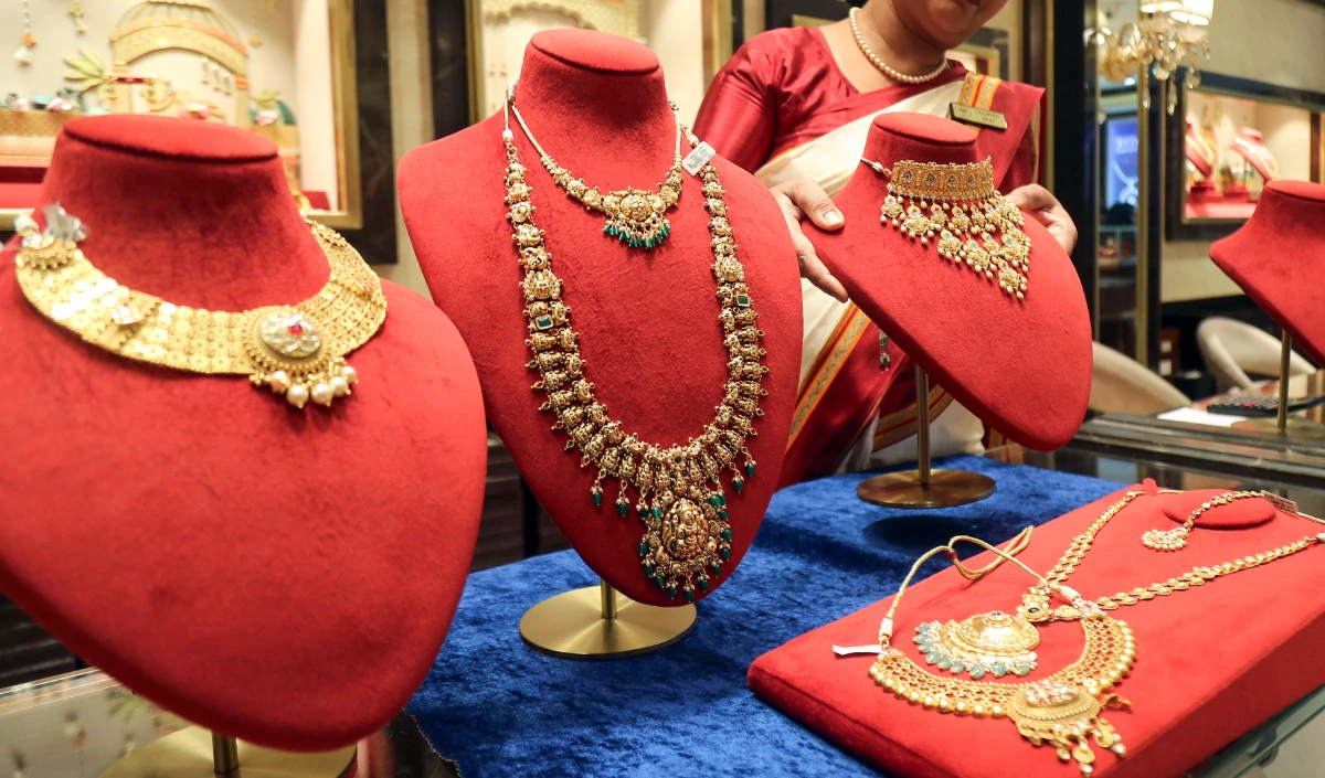 सावधान! प्लैटिनम की आड़ में ‘सोने के काले खेल’ पर सरकार का सर्जिकल स्ट्राइक, आयात के नियम बदले