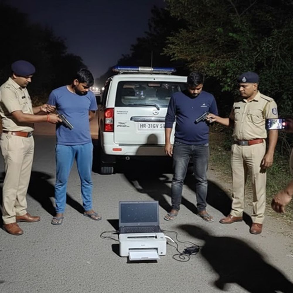 जींद में अवैध हथियारों के साथ 2 युवक अरेस्ट:जेबों में मिले दो पिस्तौल; वारदात की फिराक में थे, क्राइम हिस्ट्री खंगाल रही पुलिस