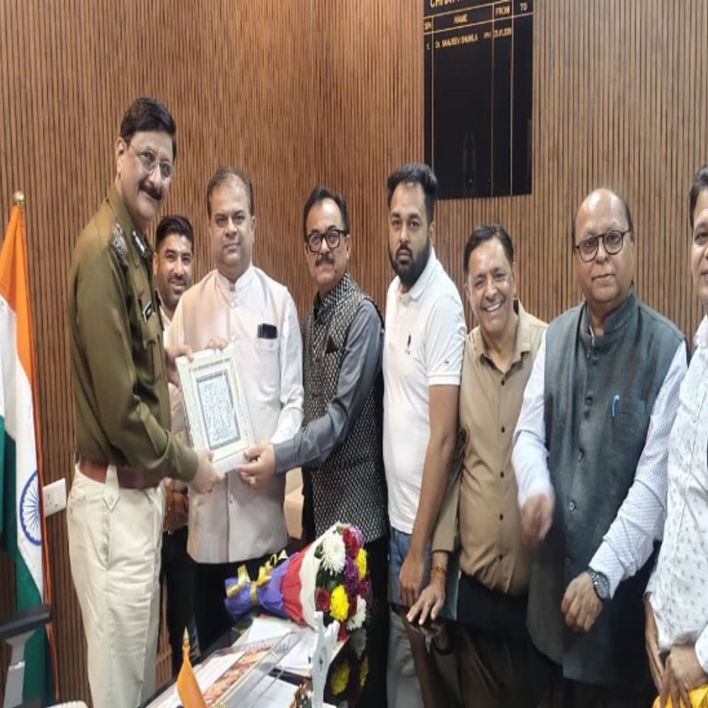 रायपुर पुलिस कमिश्नर से सिंधी काउंसिल प्रतिनिधिमंडल ने की मुलाकात:ललित जैसिंघ, उदय शदाणी समेत 11 लोग पहुंचे थे संजीव शुक्ला के कार्यालय