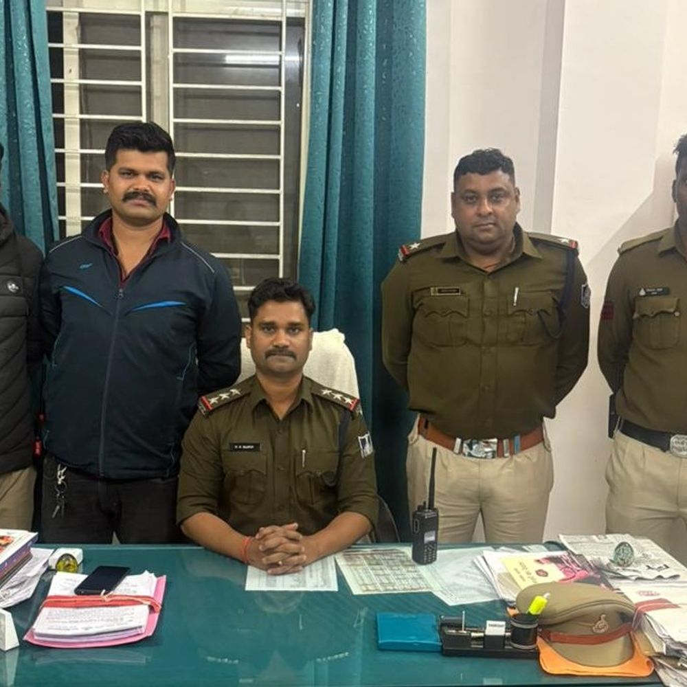 छिंदवाड़ा में ताश के पत्तों के साथ चार जुआरी गिरफ्तार:खजरी में जुए के फड़ पर देहात पुलिस ने दी दबिश, 43 हजार नकद जब्त