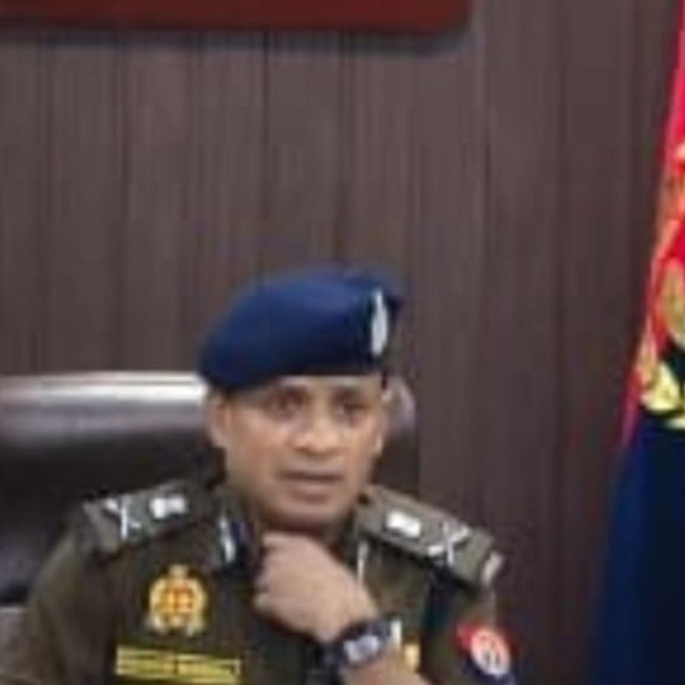 आजमगढ़ के थानेदार की वाराणसी ADG से शिकायत:4 दिन बाद दर्ज हुआ मुकदमा, क्षेत्राधिकारी से जांच करने के निर्देश