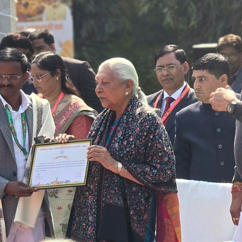 ड्रिप तकनीक से बदली किस्मत:अयोध्या के किसान राजित राम ने अमरूद–शिमला मिर्च से कमाए 5 लाख, राजभवन में मिला सम्मान