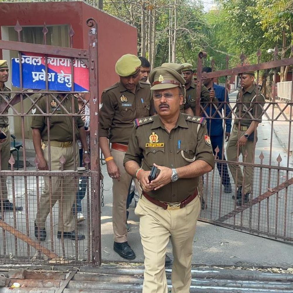 लखनऊ में कोर्ट को बम से उड़ाने की धमकी:एडीजे राहुल मिश्रा को आया मेल, लिखा- 15 बम लगाए हैं