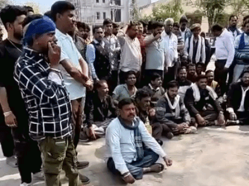 भीलवाड़ा में संदिग्ध हालात में मजदूर की मौत:परिजनों ने कार्रवाई की मांग को लेकर मोर्च्युरी पर किया प्रदर्शन,बोले-मेडिकल बोर्ड से पोस्टमार्टम और सख्त कार्रवाई हो