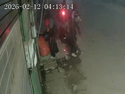 लुधियाना में पूर्व MLA ढिल्लों के घर के पास चोरी:शटर तोड़कर घुसे चोर, CCTV में 5 कैद वीडियो