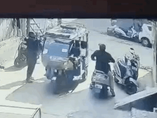 लुधियाना के कुंदन पुरी में ‘बंटी-बबली’ का कारनामा:दुकान में खरीदारी का बहाना बना 5 सेकंड में उड़ाई मेस्ट्रो, CCTV में कैद हुई चोरी