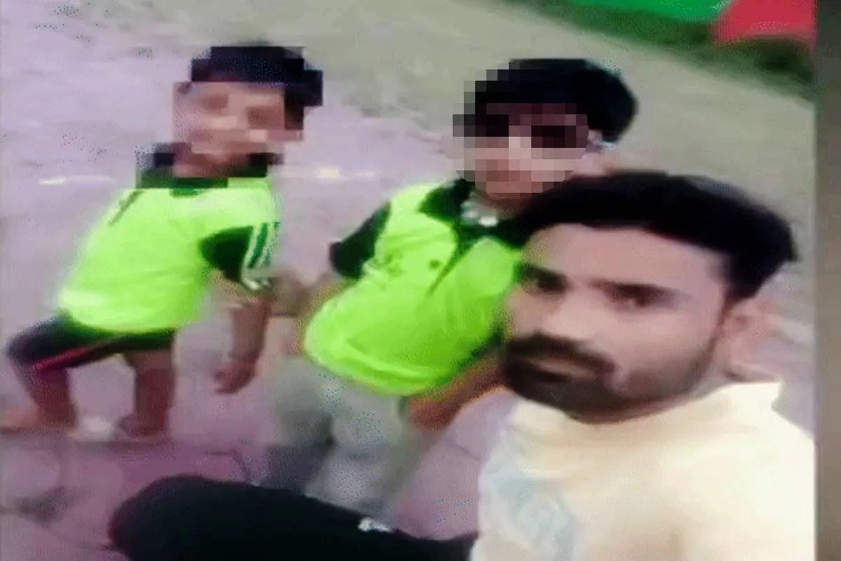 पैरों से लिपटकर बच्चे कहते रहे, ‘पापा ऐसा मत करो, रुक जाओ’, लेकिन नहीं माना पिता..