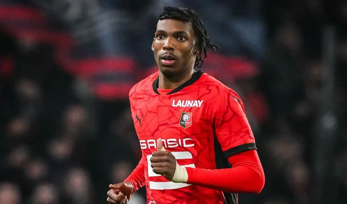 Liverpool ने डिफेंस मजबूत करने की तैयारी की, जेरेमी जैकेट पर चेल्सी को पछाड़ा