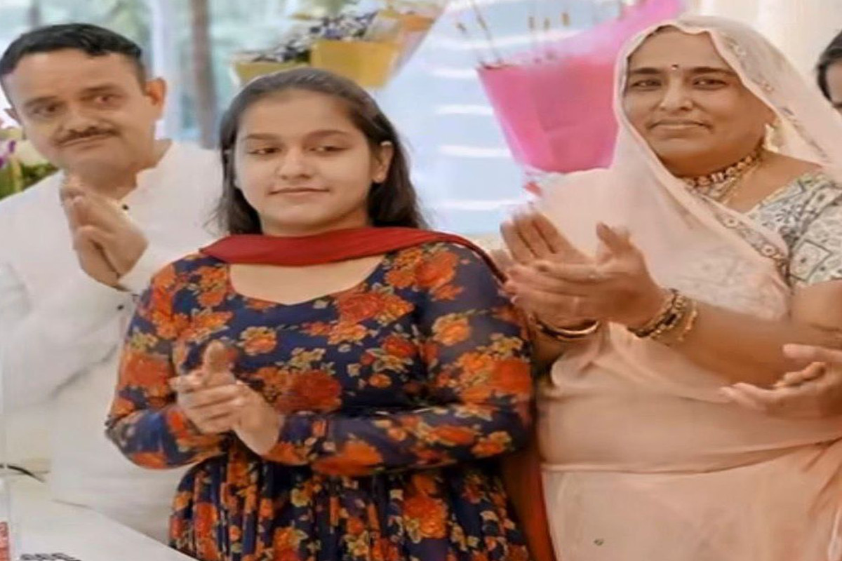 Road Accident: भीषण सड़क हादसे में पति-पत्नी और बेटी की मौत, एक साथ उठीं तीन अर्थियां तो रो पड़ा गांव, नहीं जले चूल्हे