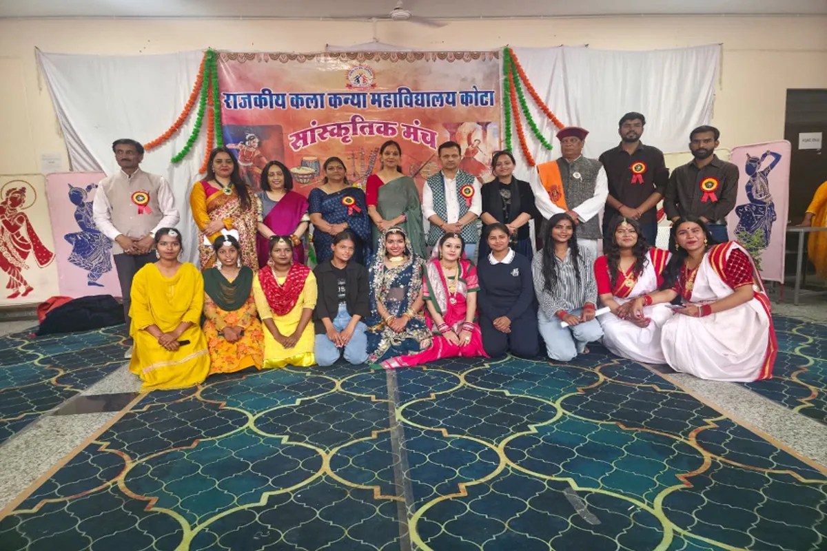 जेडीबी कॉलेज में नृत्य प्रतियोगिता में छात्राओं ने बिखेरा प्रतिभा का जादू