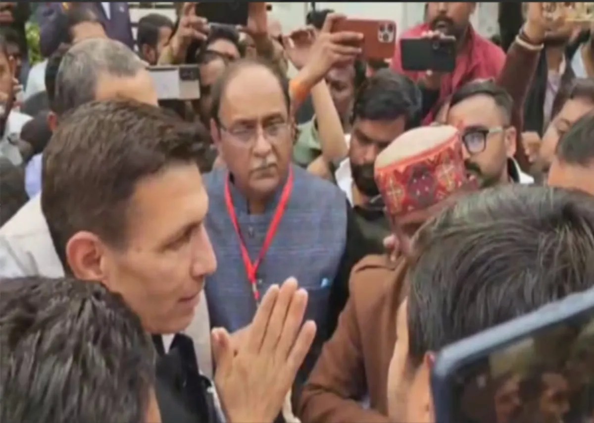 जीतू पटवारी के खिलाफ हुई नारेबाजी, लोगों ने घेरा और किया सीधा सवाल