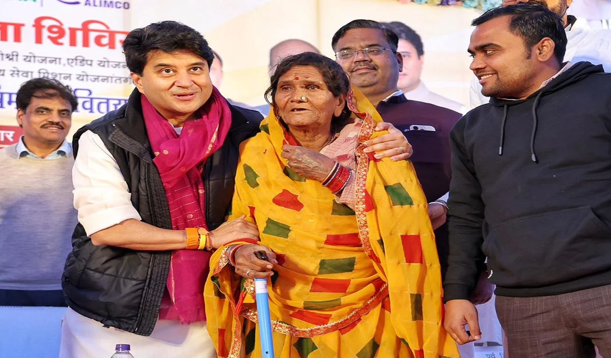 केन्द्रीय मंत्री ज्योतिरादित्य सिंधिया ने 1,237 लाभार्थियों को सहायक उपकरण किए वितरित