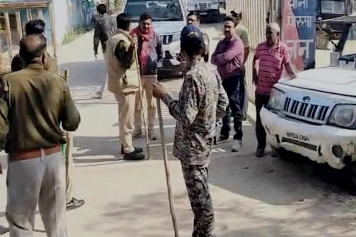 गोलीकांड के आरोपियों को बचाने आई करणी सेना को पुलिस ने लाठीचार्ज कर खदेड़ा, अध्यक्ष समेत 12 गिरफ्तार